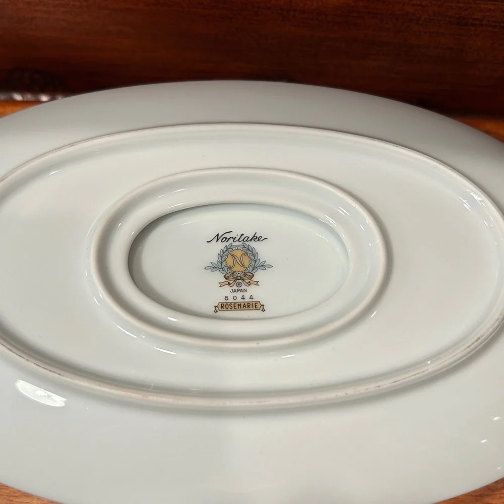 Noritake charming gravy